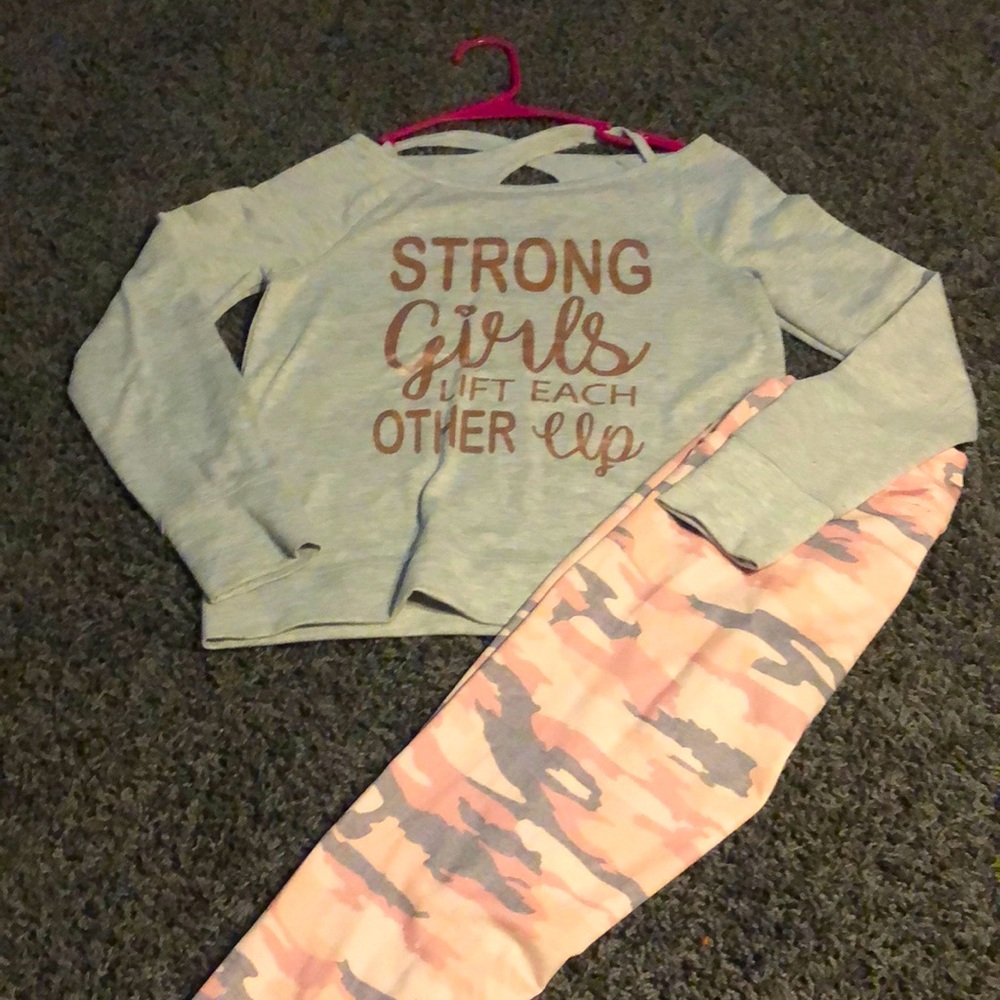 The size is L/12 in kids. The brand is 90 DEGREE BY REFLEX GIRLS